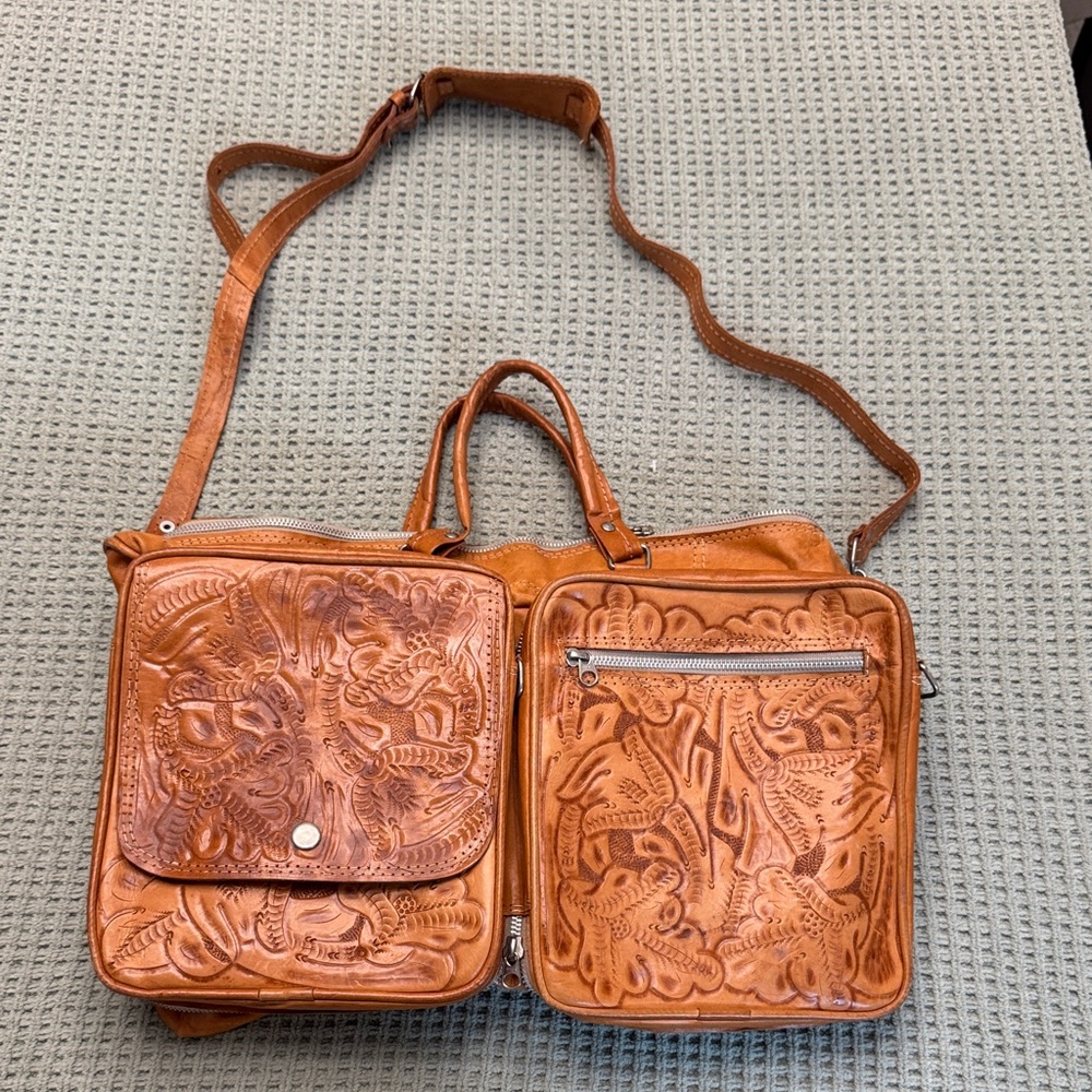 Beautiful, Tan, Leather crossbody bag, foldable  from Argentina  (Hand-sewn)